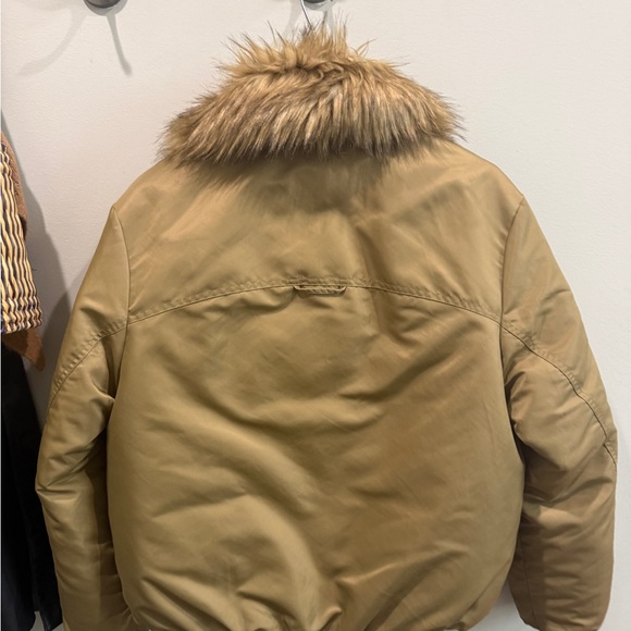 ZARA Stylish Tan Bomber Jacket with Faux Fur Collar - Picture 4 of 4